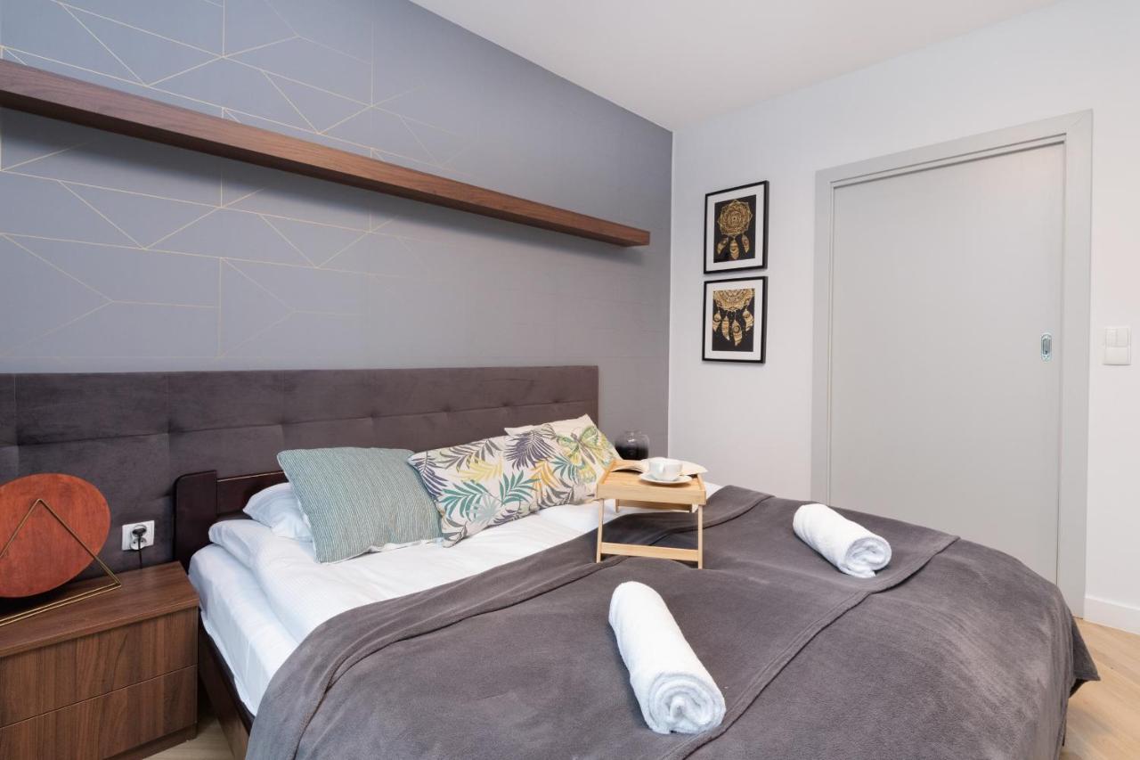 Superior Apartment With Balcony & Parking Gdansk By Noclegi Renters Prestige Kültér fotó